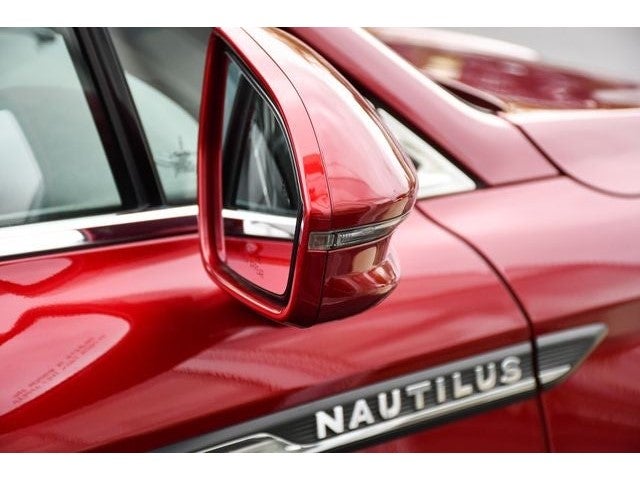 2019 Lincoln Nautilus Select
