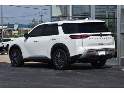 2023 Nissan Pathfinder SL