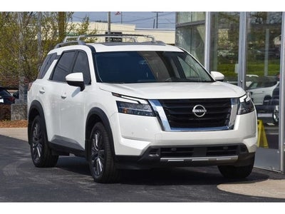 2023 Nissan Pathfinder SL