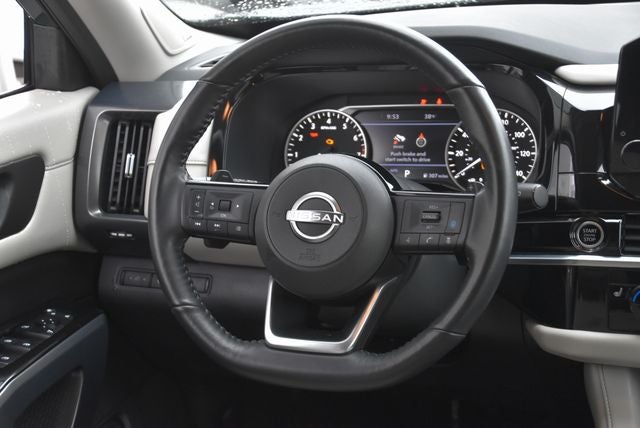 2023 Nissan Pathfinder SL