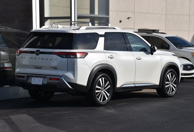 2023 Nissan Pathfinder Platinum