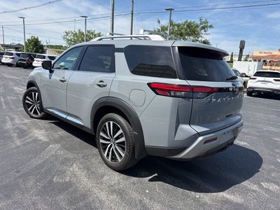 2025 Nissan Pathfinder Platinum