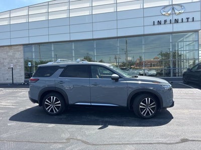 2025 Nissan Pathfinder Platinum