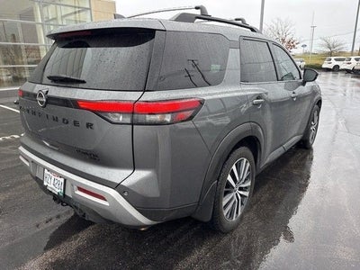 2022 Nissan Pathfinder Platinum