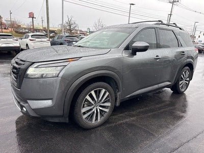 2022 Nissan Pathfinder Platinum