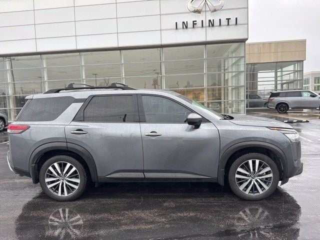 2022 Nissan Pathfinder Platinum