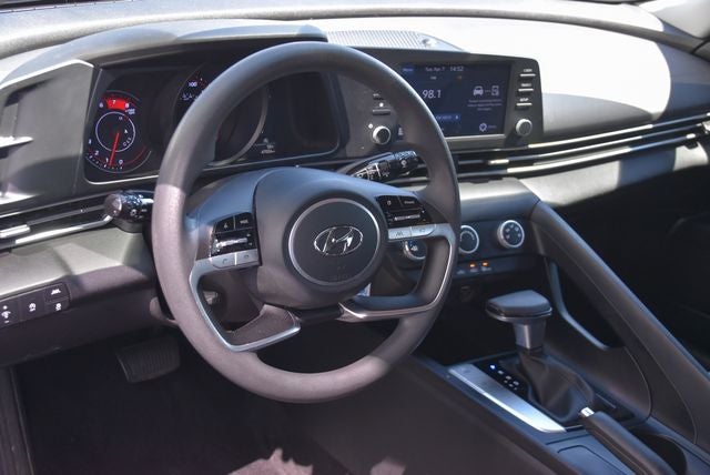 2022 Hyundai Elantra SE