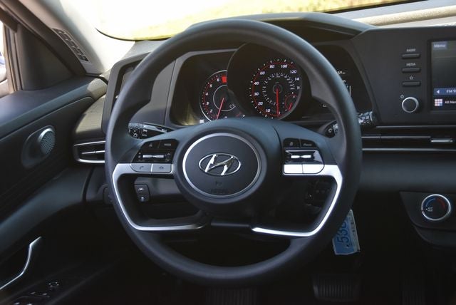 2022 Hyundai Elantra SE