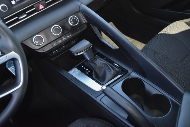 2022 Hyundai Elantra SE
