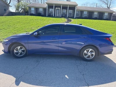 2022 Hyundai Elantra SE