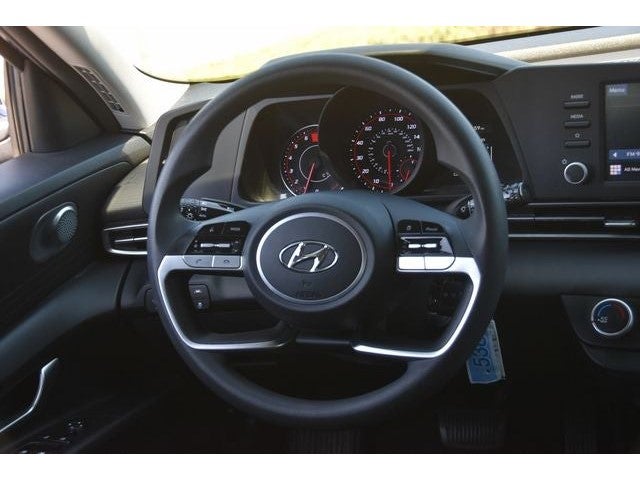 2022 Hyundai Elantra SE
