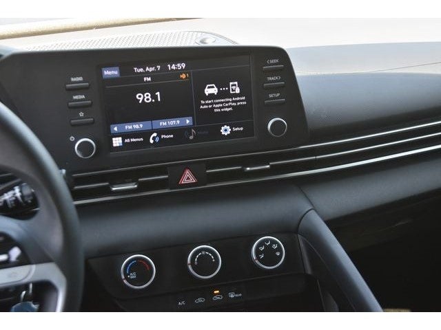 2022 Hyundai Elantra SE