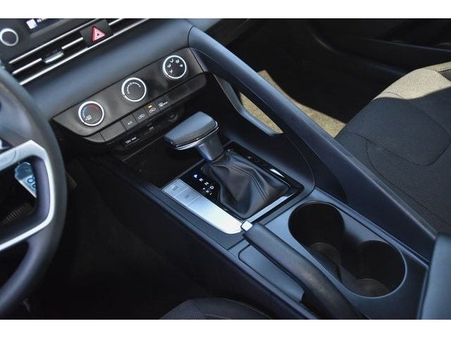 2022 Hyundai Elantra SE