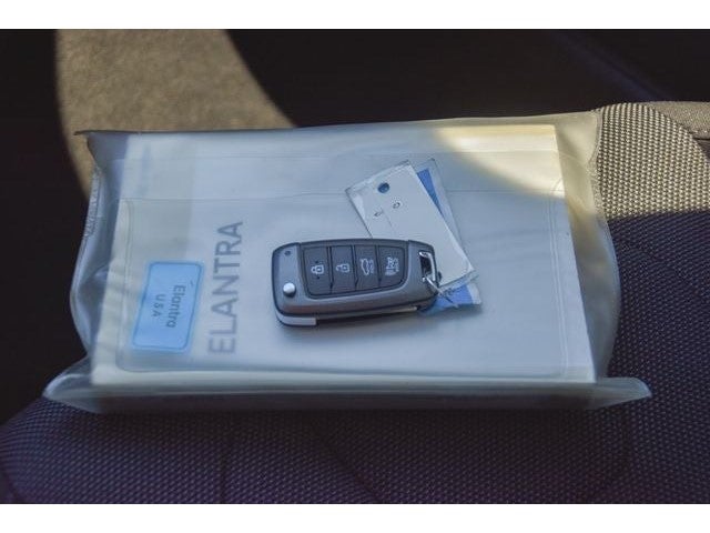 2022 Hyundai Elantra SE