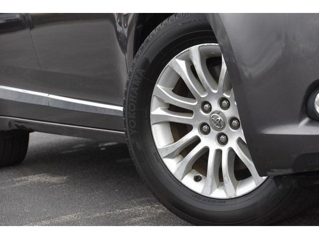 2013 Toyota Sienna XLE