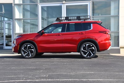 2023 Mitsubishi Outlander Base
