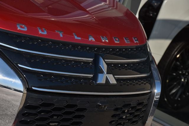 2023 Mitsubishi Outlander Base