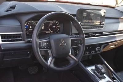 2023 Mitsubishi Outlander Base