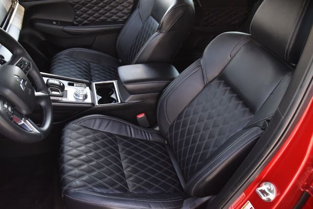 2023 Mitsubishi Outlander Base