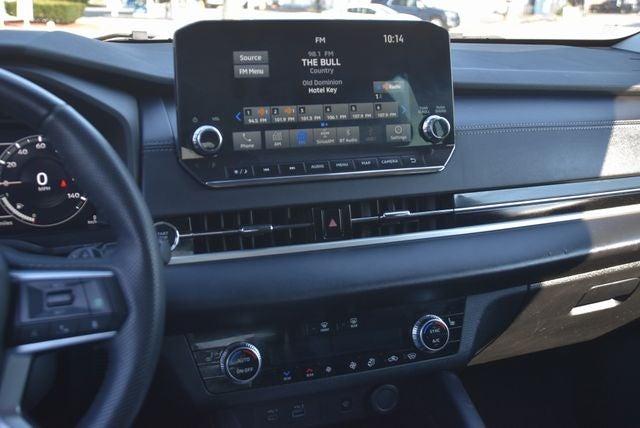 2023 Mitsubishi Outlander Base