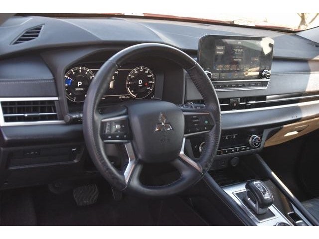 2023 Mitsubishi Outlander Base