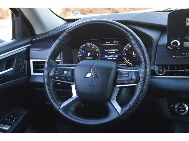 2023 Mitsubishi Outlander Base