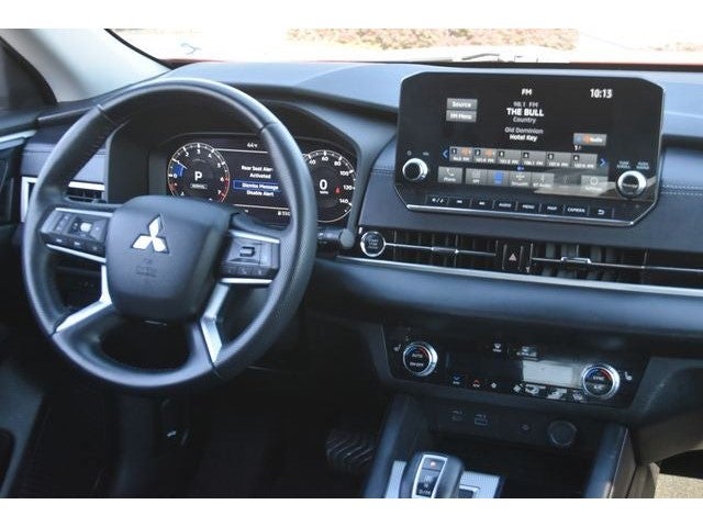 2023 Mitsubishi Outlander Base