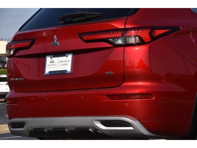 2023 Mitsubishi Outlander Base