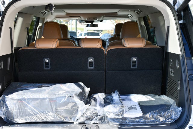 2027 INFINITI QX80 Luxe 4WD