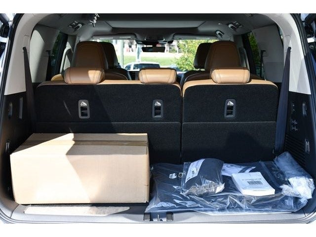 2027 INFINITI QX80 Luxe 4WD