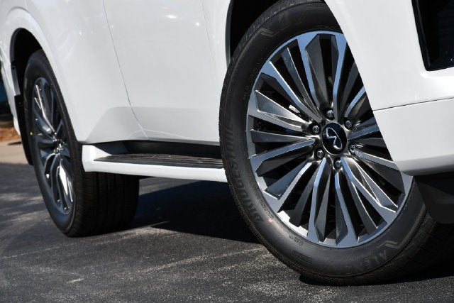 2027 INFINITI QX80 Luxe 4WD