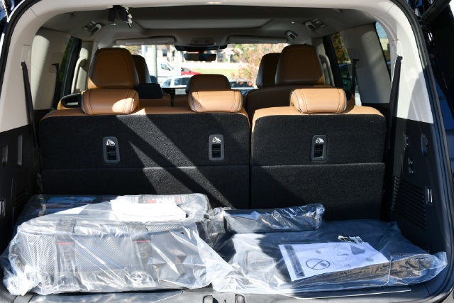 2027 INFINITI QX80 Luxe 4WD