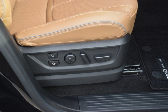 2025 INFINITI QX80 Sensory 4WD