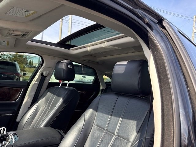 2013 Jaguar XJ Base